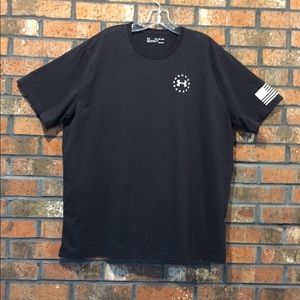 UNDER ARMOUR MENS BLACK T-SHIRT WHITE FLAG on BACK